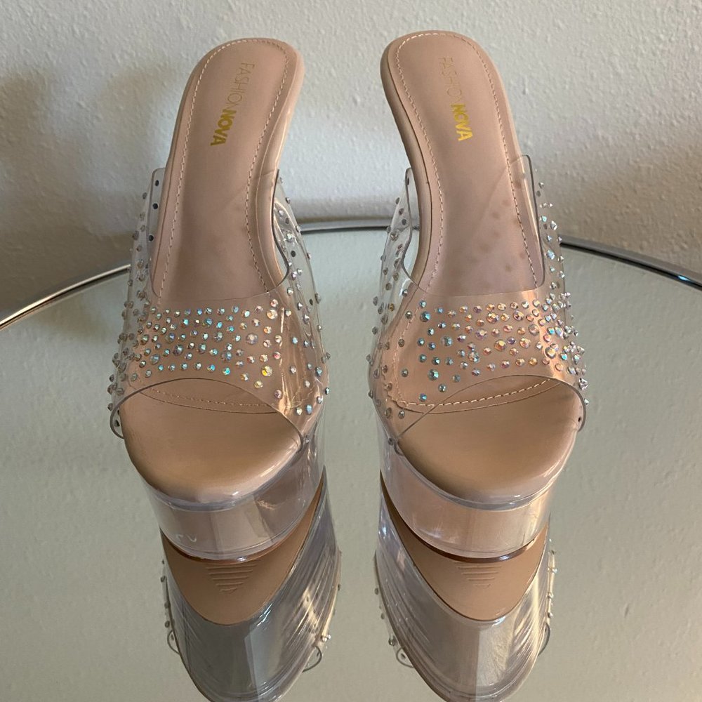 FashionNova *She's a Stunner Extreme Platform Heels* NUDE size 7.5 NWT